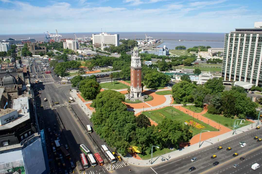 Vista aérea de Retiro y Plaza San Martín en Buenos Aires